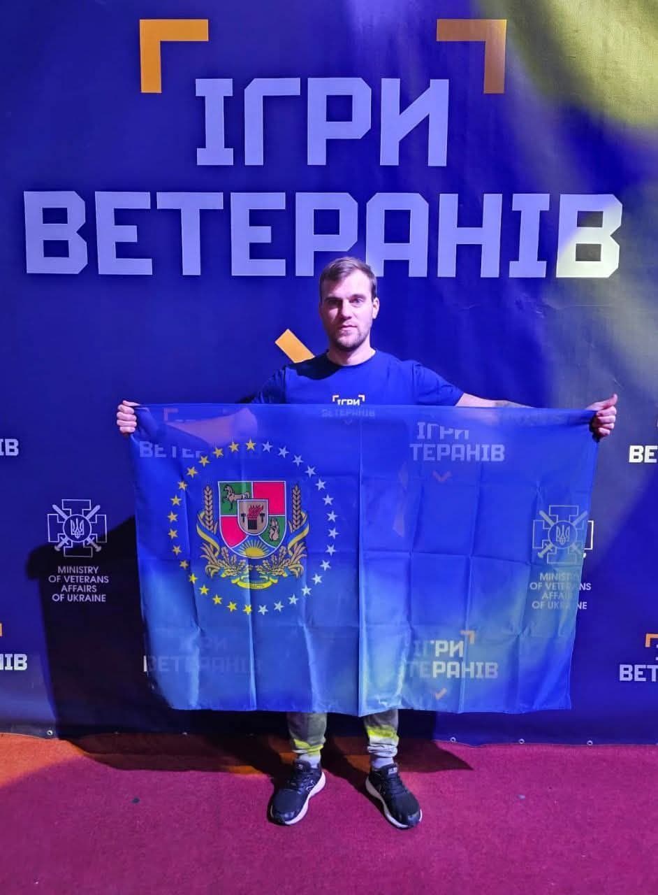 Денис Смольніков зі Сватового став бронзовим призер Ігор Нескорених-2025 з волейболу сидячи