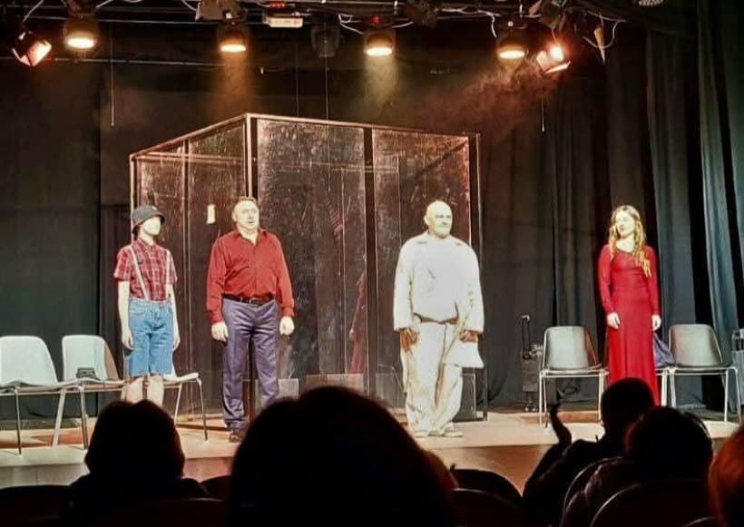 Донецький академічний обласний драмтеатр вирушив на гастролі з новою виставою