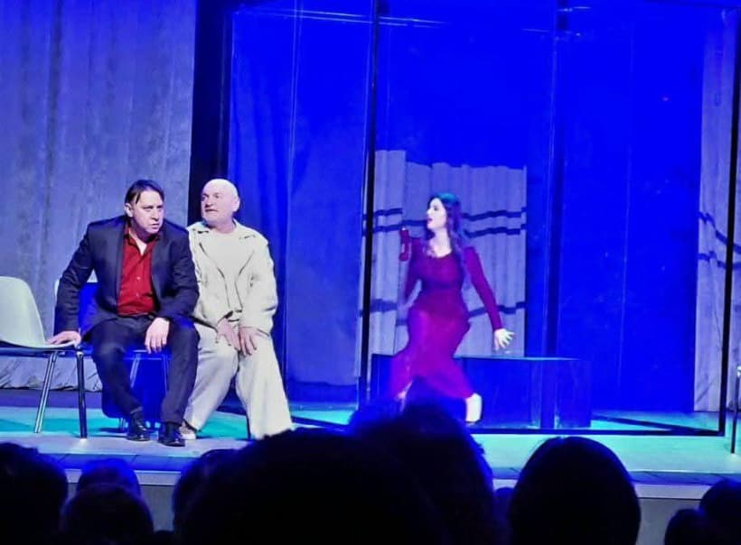 Донецький академічний обласний драмтеатр вирушив на гастролі з новою виставою