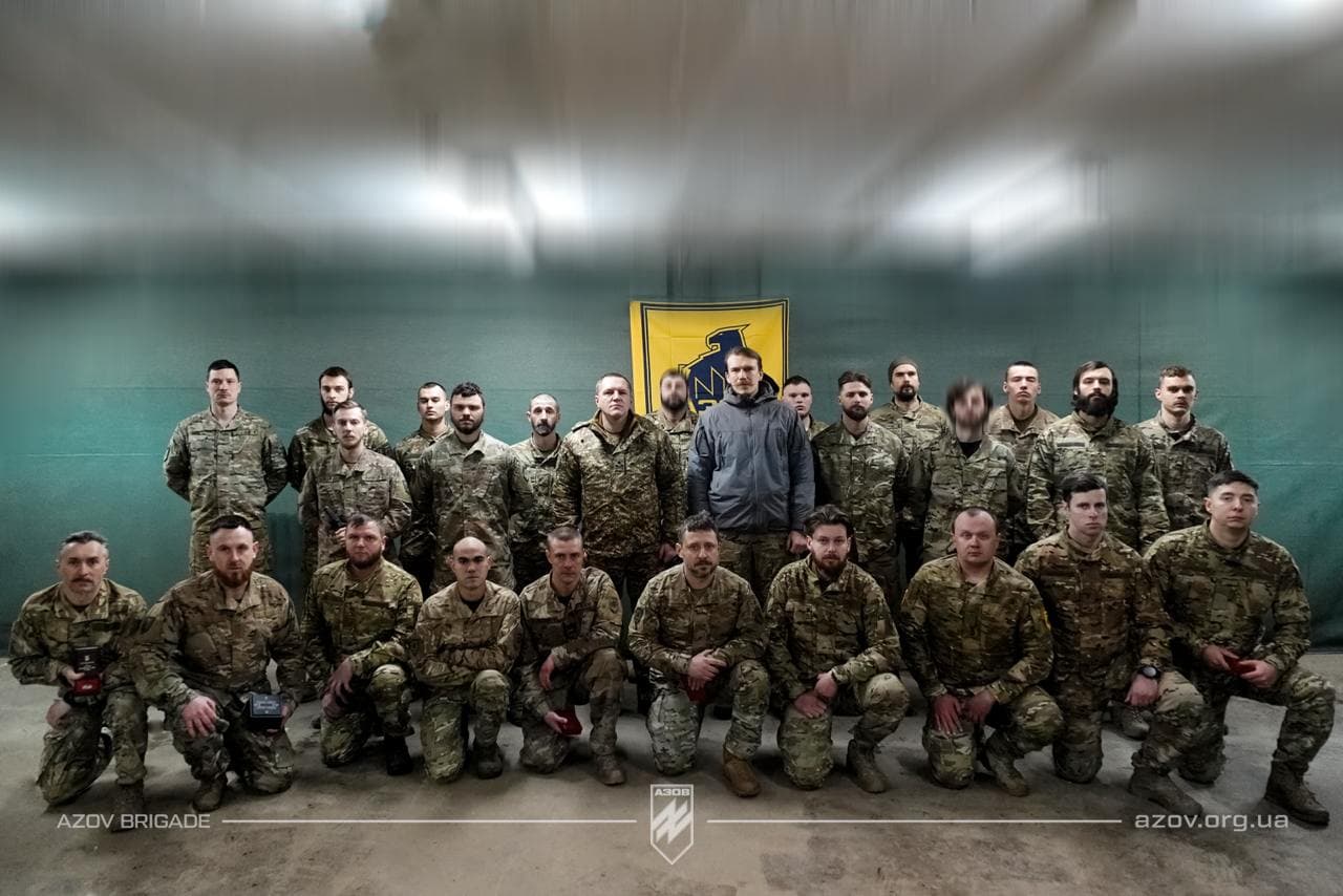 Командувач Нацгвардії нагородив азовців, які беруть участь у бойових діях на Торецькому напрямку