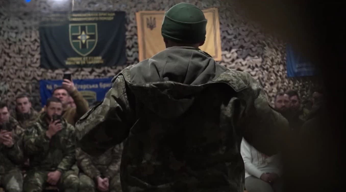 Козак Сіромаха та співак Суров зробили на Донеччині концерт прикордонникам з Помсти