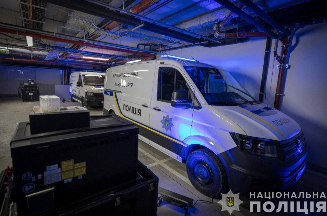 Посольство Японії в Україні передало Нацполіції 26 автомобілів Volkswagen Crafter, переобладнаних у пересувні криміналістичні лабораторії