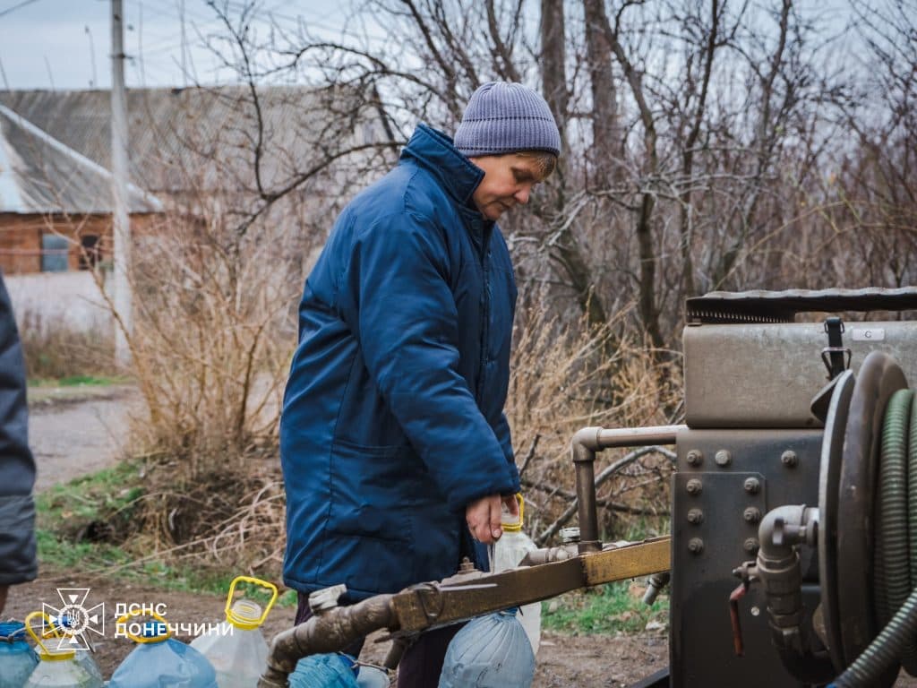 Рятувальники підвезли воду мешканцям Донеччини