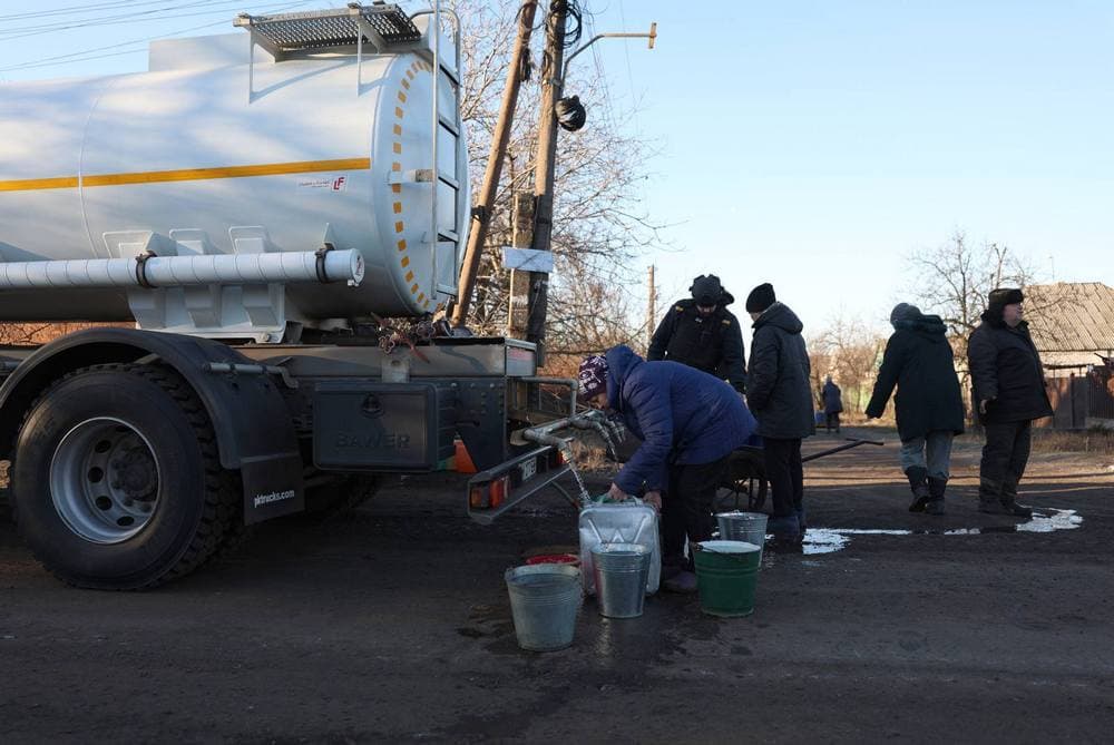 Рятувальники забезпечують прифронтові міста Донеччини водою