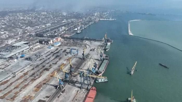 Росіяни продовжують вивозити крадене вугілля через Маріуполь