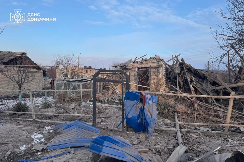 Російська авіація ударила по Миколаївці на Донеччині, забрала життя чоловіка