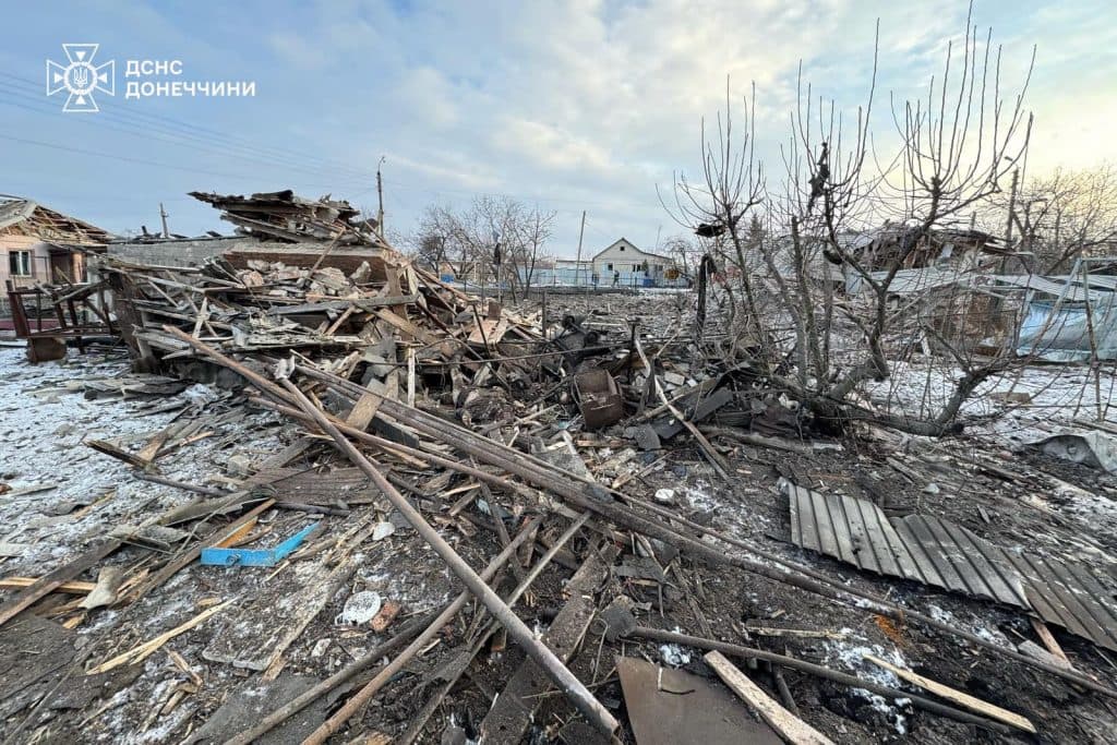 Російська авіація ударила по Миколаївці на Донеччині, забрала життя чоловіка