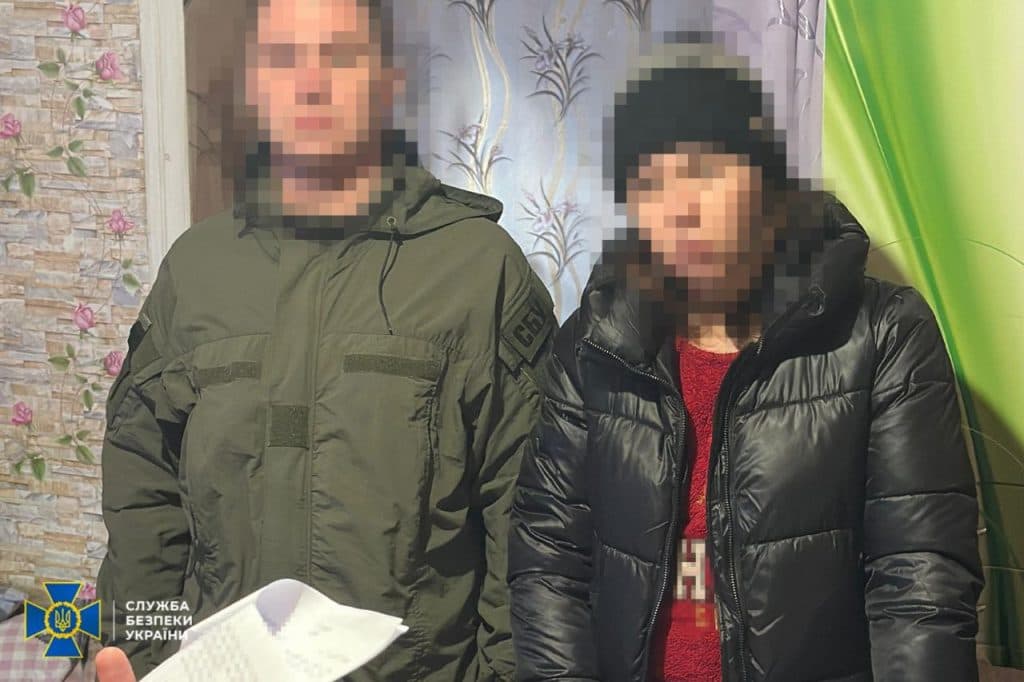 СБУ затримала 2-х жінок, які, ймовірно, коригували російські авіаудари по оборонцях Донеччини