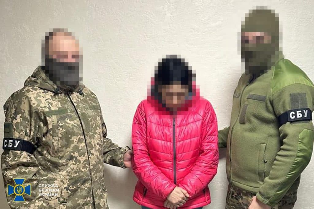 СБУ затримала 2-х жінок, які, ймовірно, коригували російські авіаудари по оборонцях Донеччини