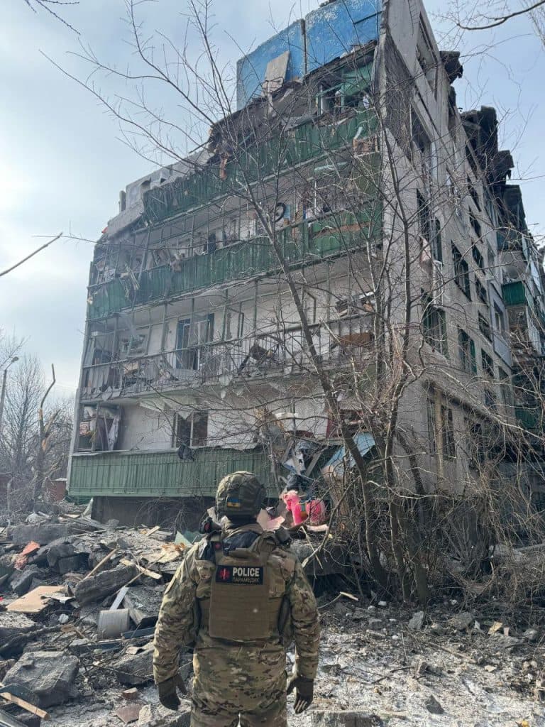 Щонайменше 2 людини загинули і 4 поранені внаслідок сьогоднішніх ударів по Костянтинівці.