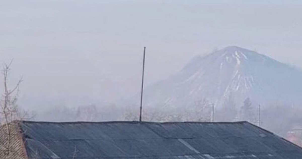 Сморід і дим накрили Донецьк і Макіївку: люди підозрюють, що комунальники підпалили звалище (відео)