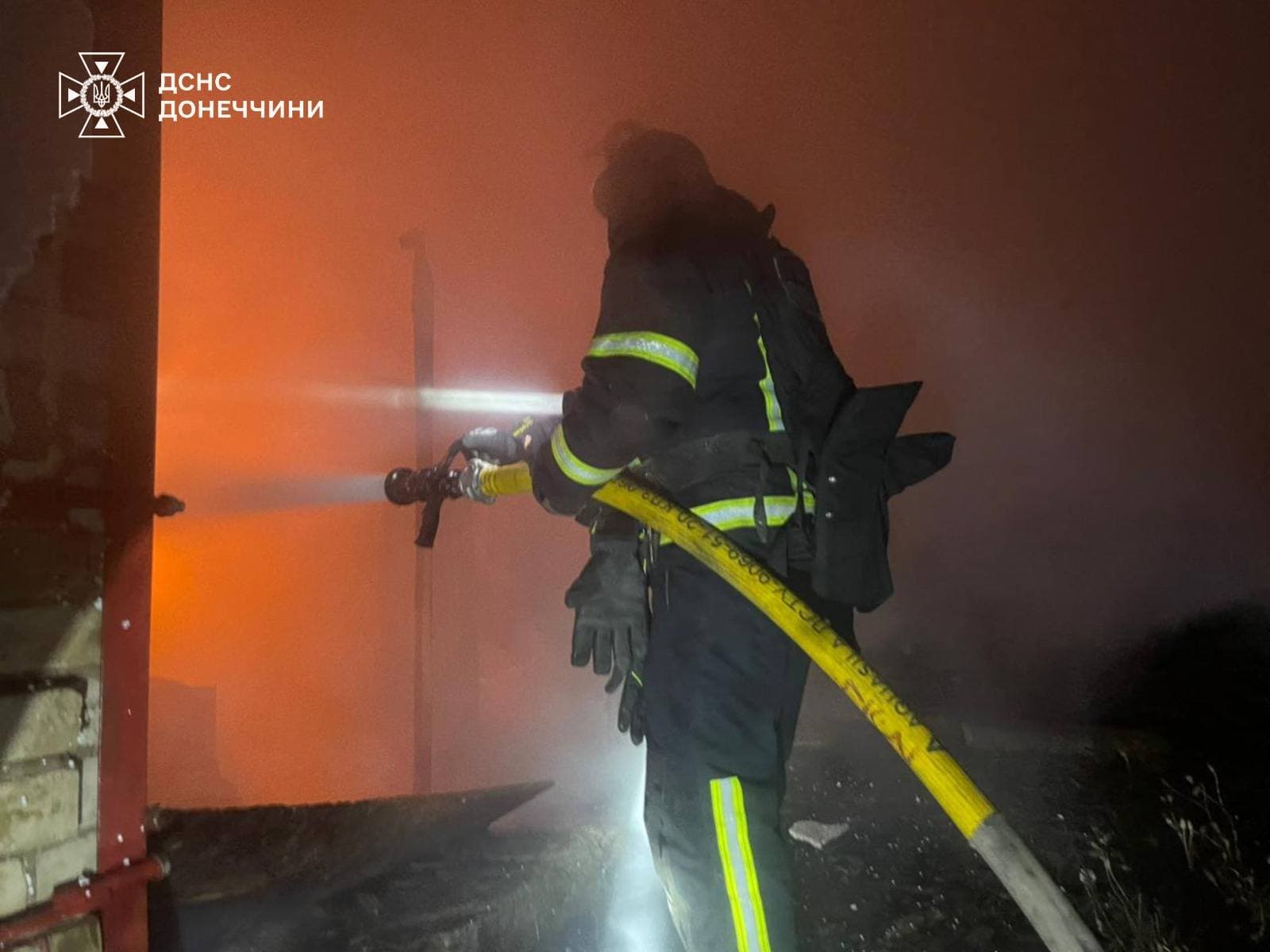 У Добропіллі вогнеборці ліквідували пожежу приватного будинку
