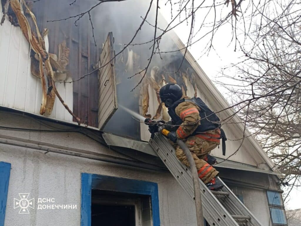 У Дружківці рятувальники ліквідували наслідки обстрілу