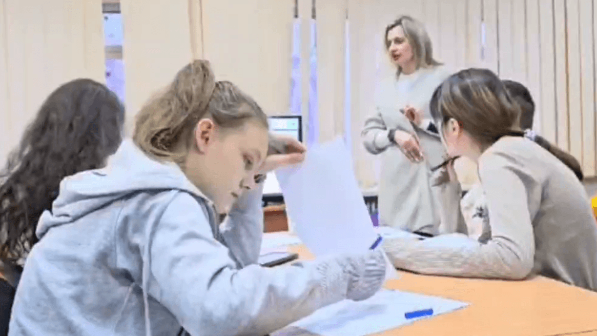 У Кам'янському діти з Селидового готувалися до НМТ з української мови