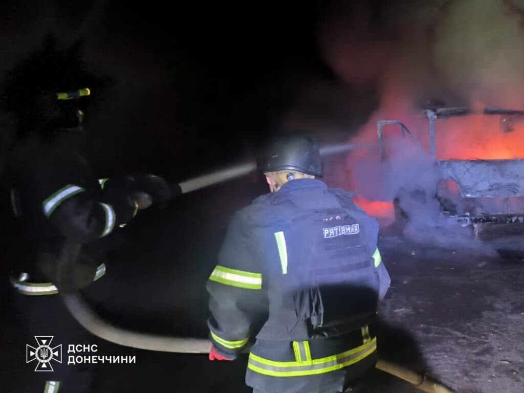 У Костянтинівці через обстріл сталася пожежа автомобіля