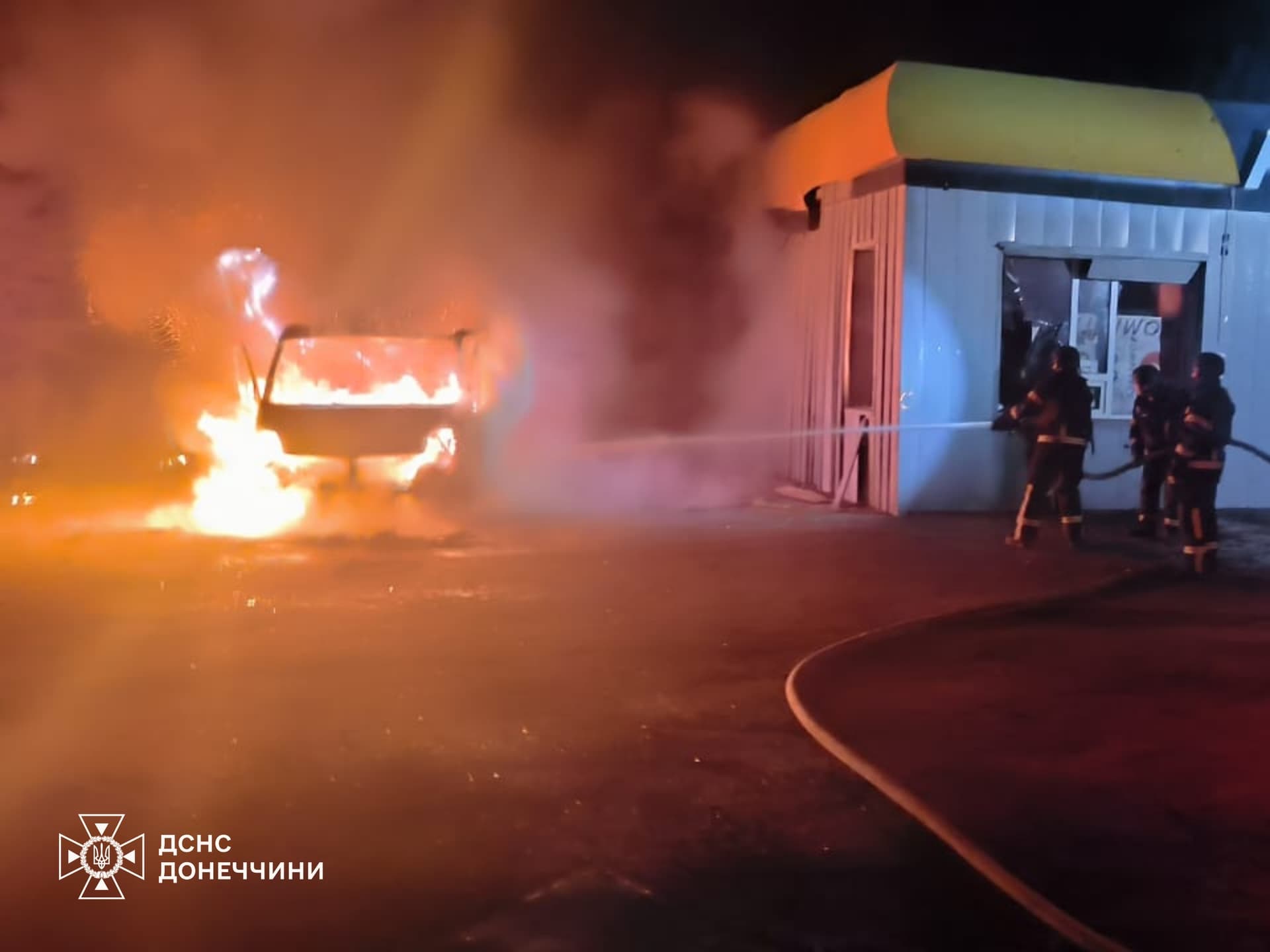 У Костянтинівці через обстріл сталася пожежа автомобіля