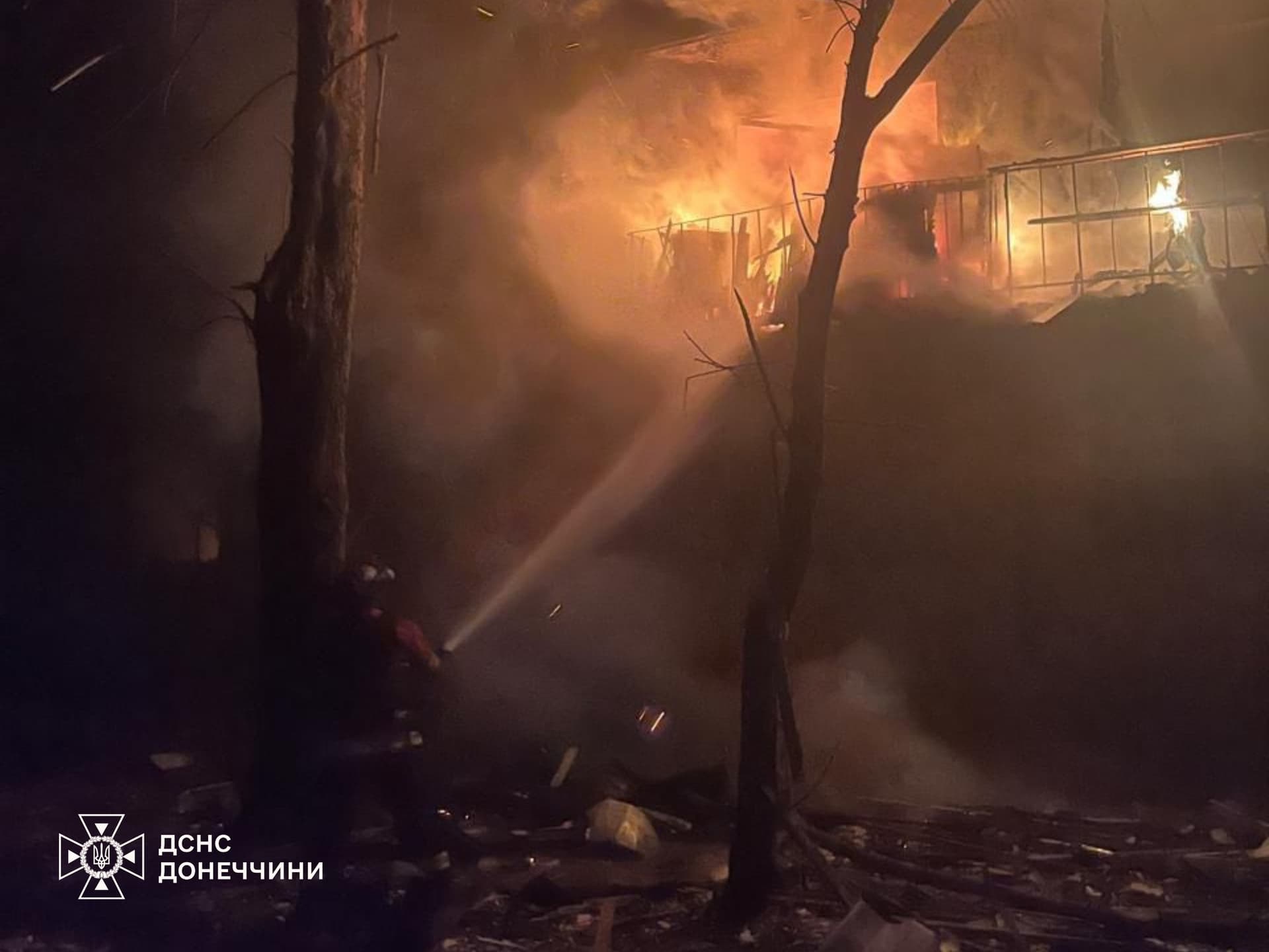 У Костянтинівці рятувальники залучались до ліквідації пожеж, які виникли внаслідок обстрілу