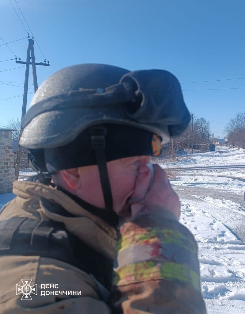 У Костянтинівці російські війська вдарили з FPV-дрона по рятувальниках, які везли воду людям