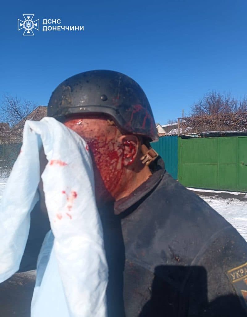 У Костянтинівці російські війська вдарили з FPV-дрона по рятувальниках, які везли воду людям