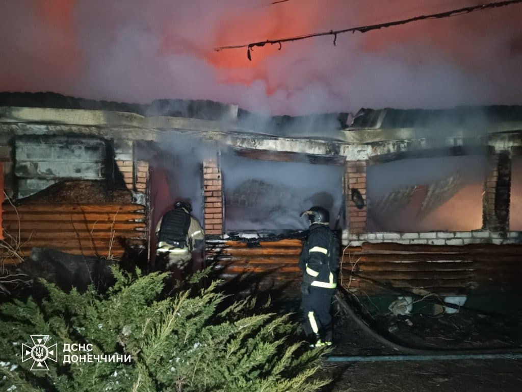 У Краматорському районі рятувальники ліквідували масштабну пожежу