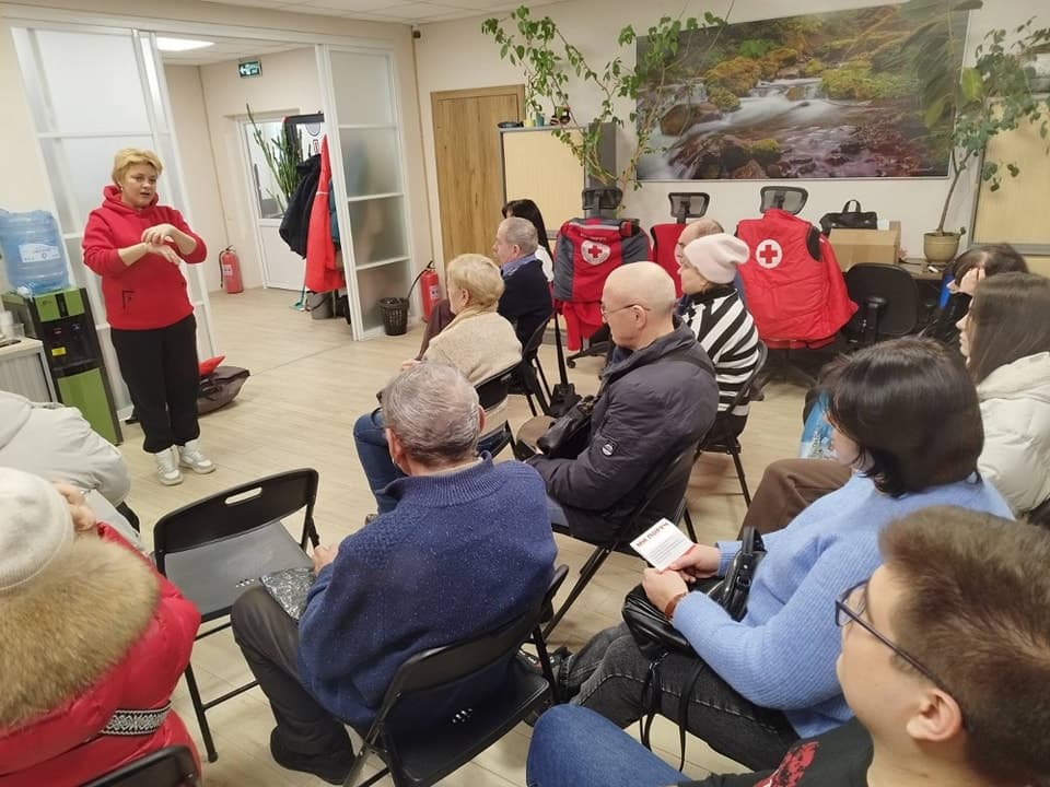 У Києві для жителів Бахмутської громади працівники Товариства Червоного Хреста України провели тренінг з надання першої домедичної допомоги