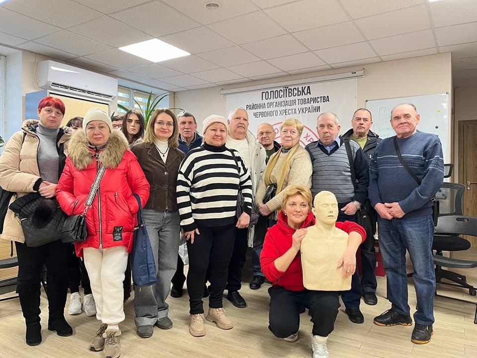 У Києві для жителів Бахмутської громади працівники Товариства Червоного Хреста України провели тренінг з надання першої домедичної допомоги