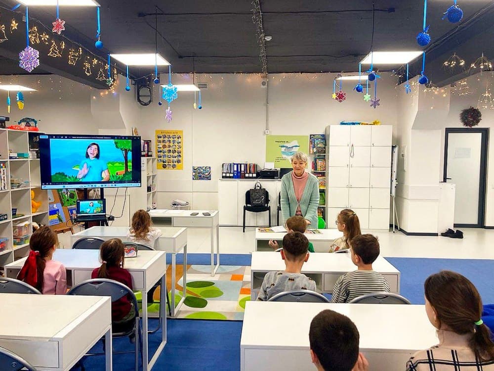 У Києві в центрі для ВПО працює дитячий логопед