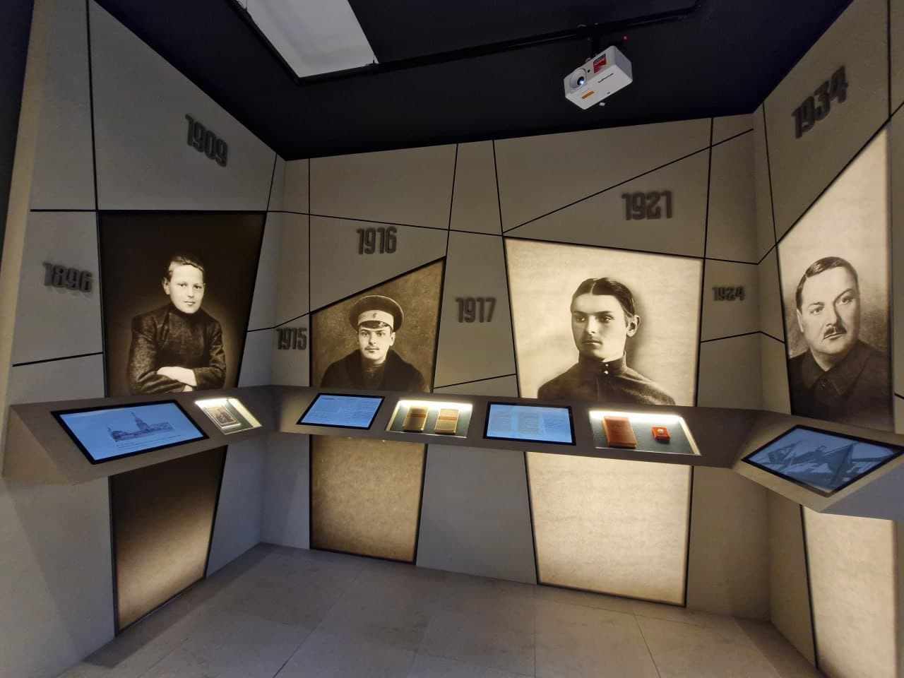 У Маріуполі відкрили музей радянського ідеолога Жданова