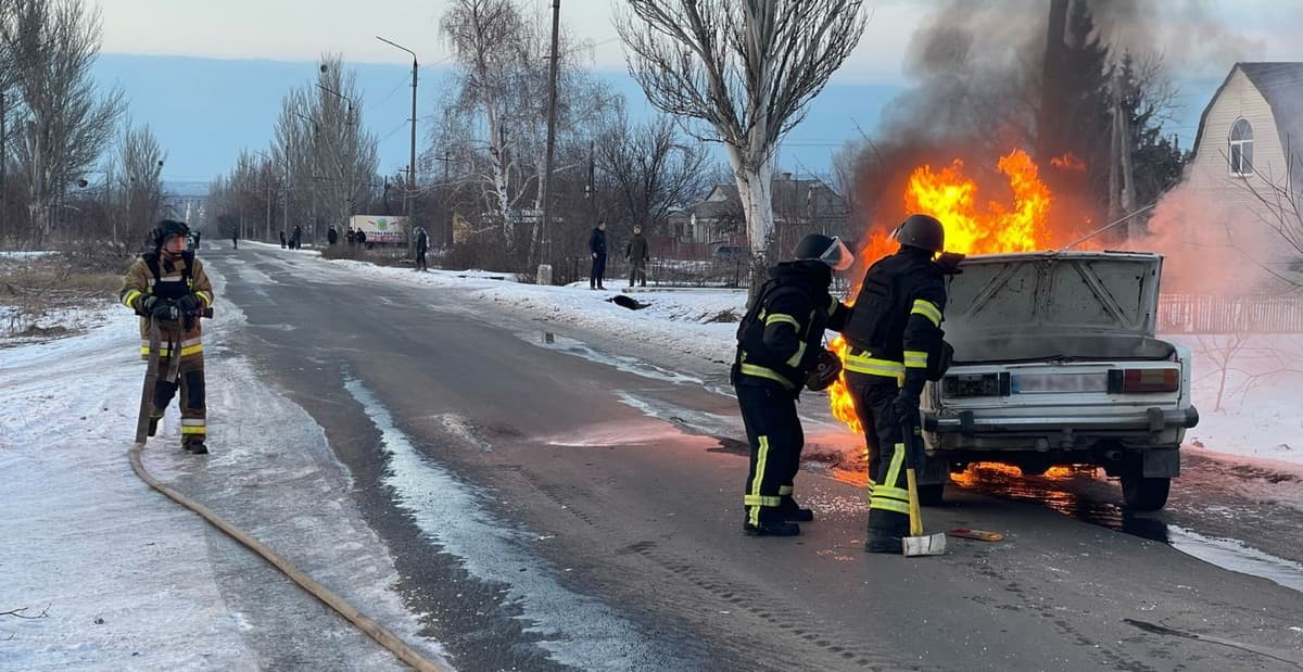 У Слов'янську надзвичайники ліквідували пожежу автомобіля (фото)