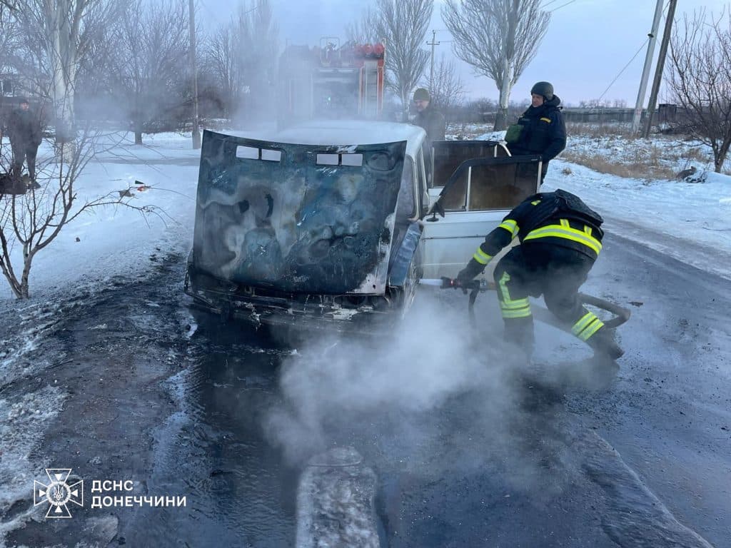 У Слов'янську надзвичайники ліквідували пожежу автомобіля