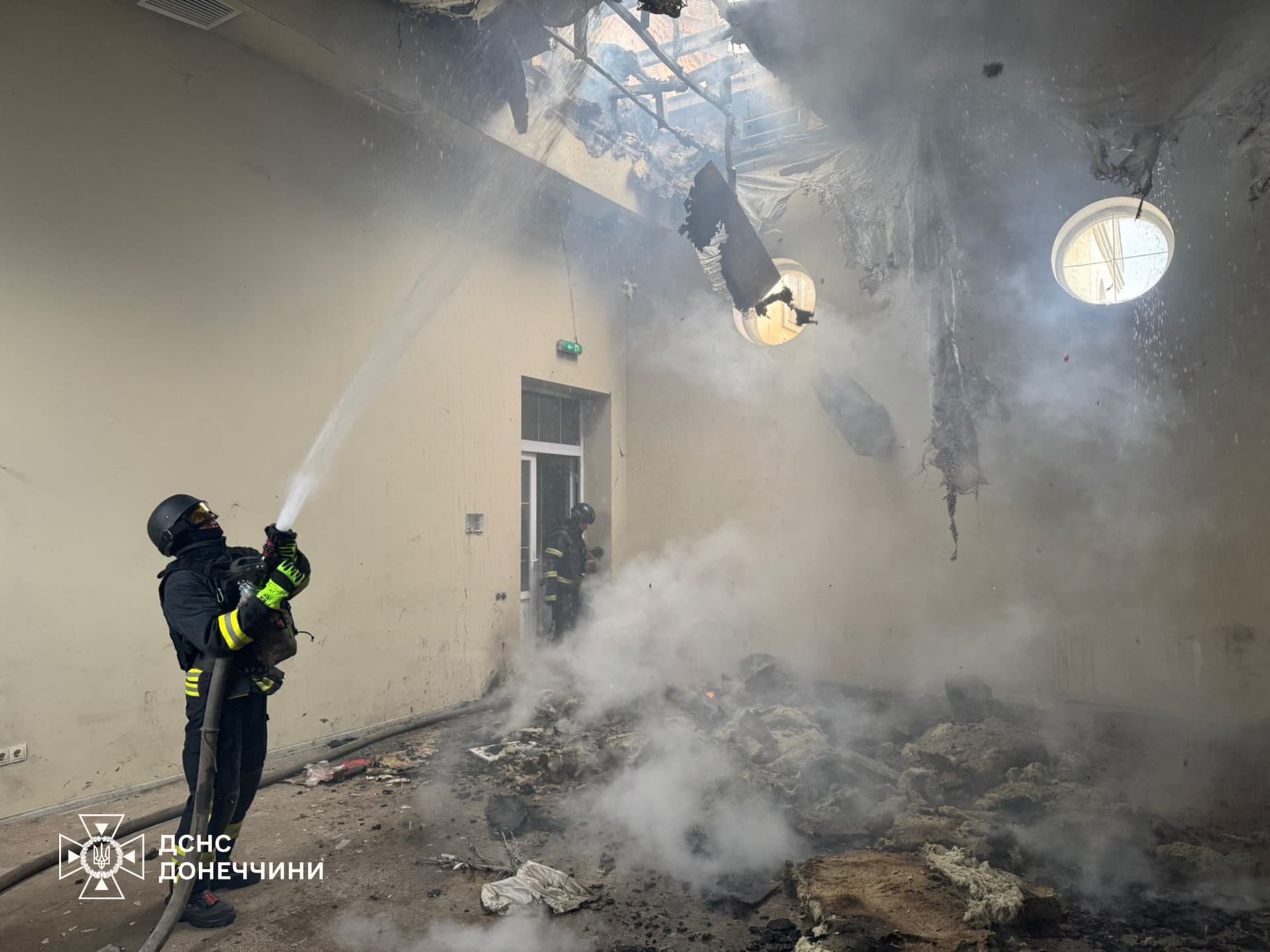 У Ставках рятувальники ліквідували пожежу в культовій споруді після обстрілу