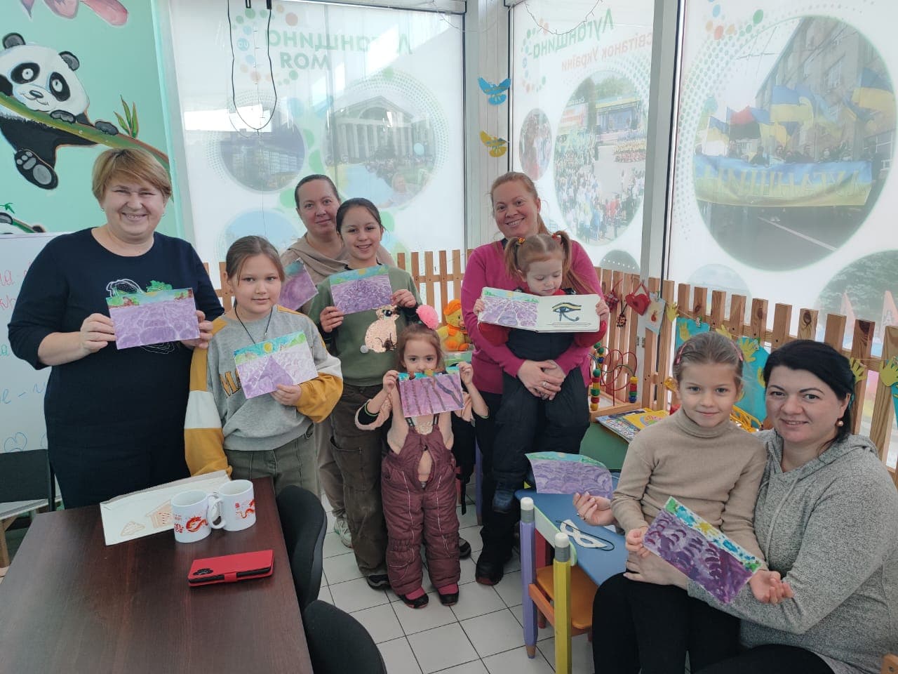 У Сватівському хабі в Броварах переселенці з дітками малювали акварельне літо