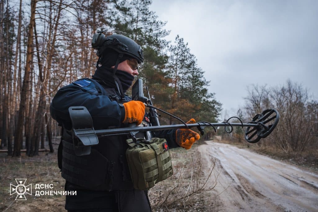 В двух районах Донецкой области саперы изъяли более 25 взрывоопасных предметов