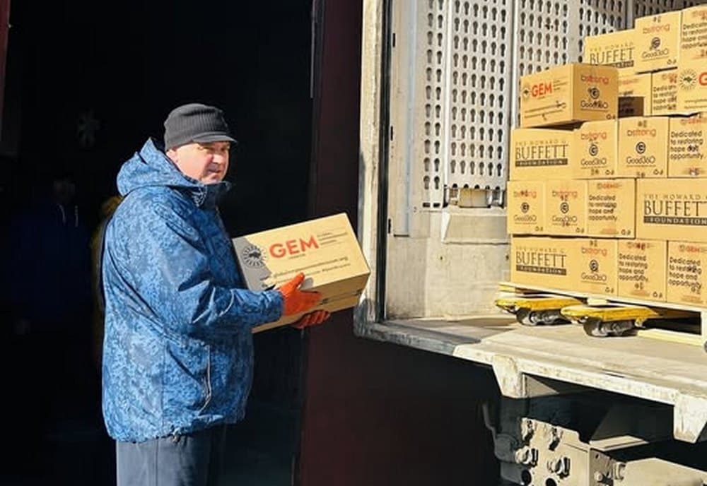 На Дніпропетровщині видають допомогу від благодійників для ВПО з Луганщини