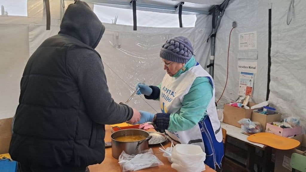 У шелтері в Павлограді організовано гаряче харчування для тих, хто виїжджає з Донеччини