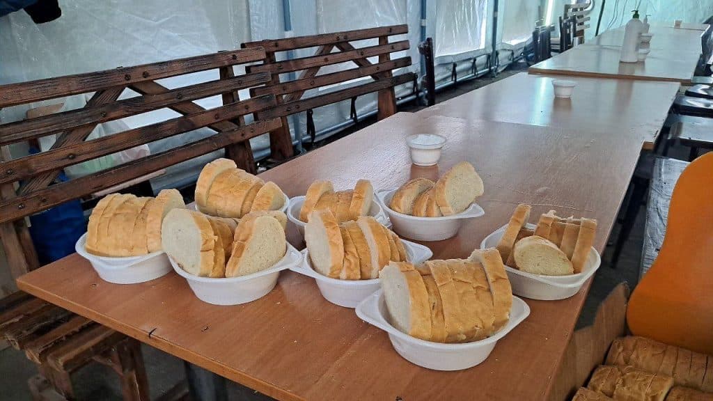 У шелтері в Павлограді організовано гаряче харчування для тих, хто виїжджає з Донеччини