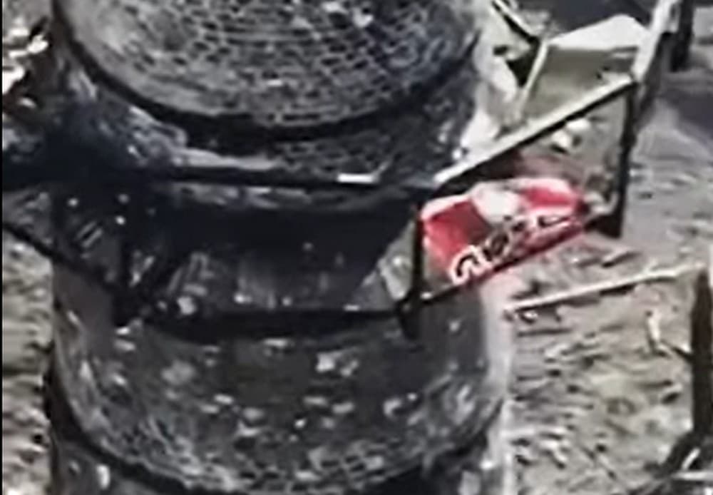 Українські оборонці встановили прапор у центрі Торецька (відео)