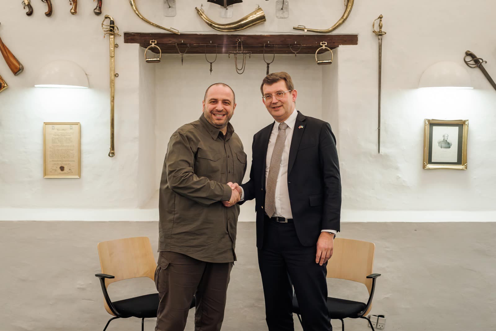 Умєров обговорив із міністром оборони Данії Поульсеном подальший розвиток данської моделі