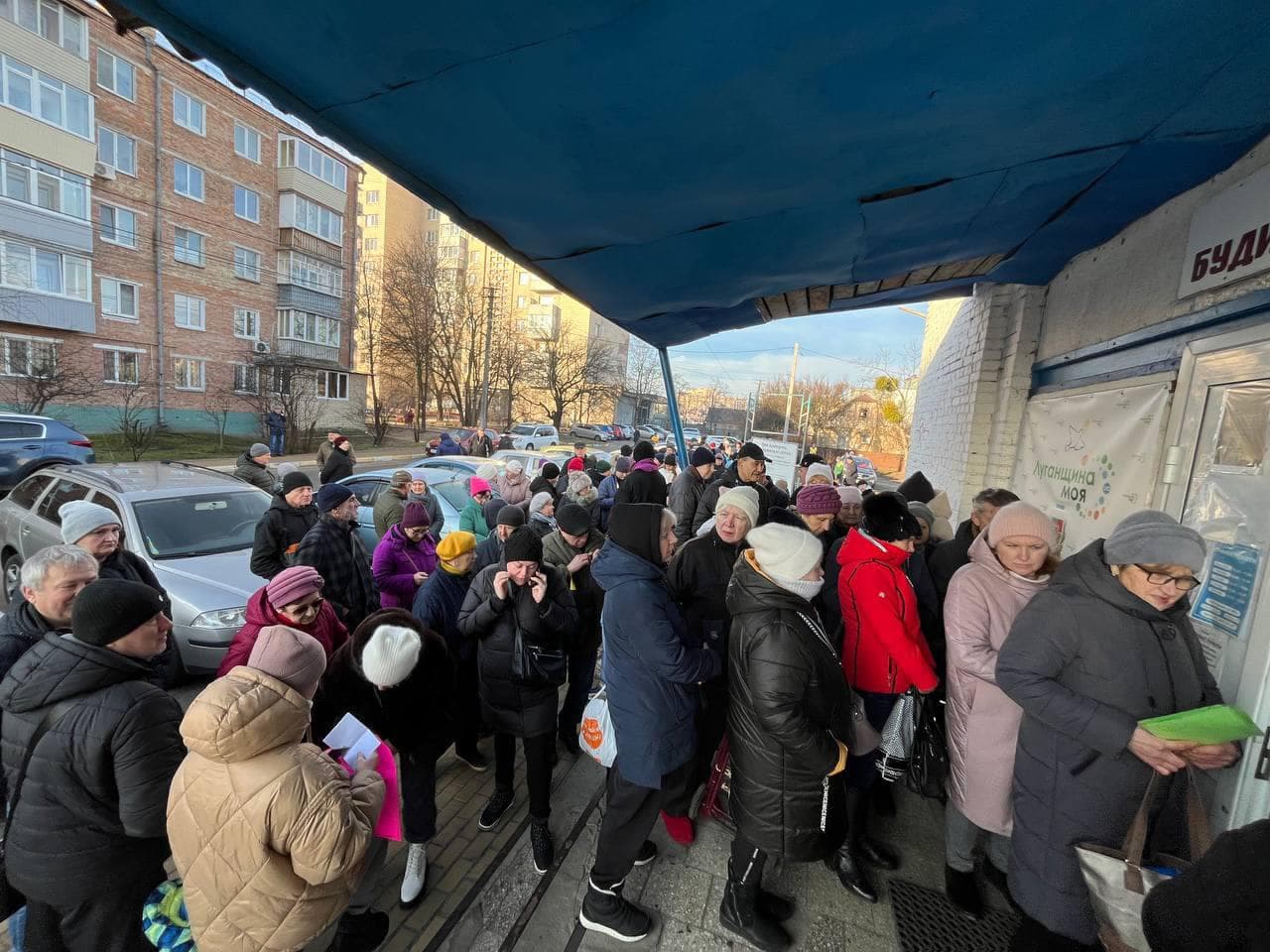 В Ірпені переселенці з Лозно-Олександрівки отримали продуктові набори від GEM і HGBF