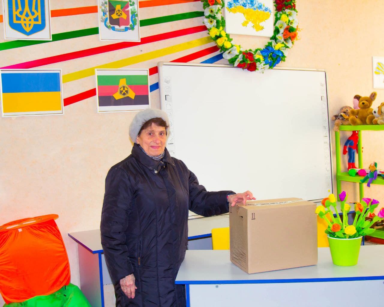 В Одесі триває видача харчів для ВПО з Торецька вікової категорії 75+