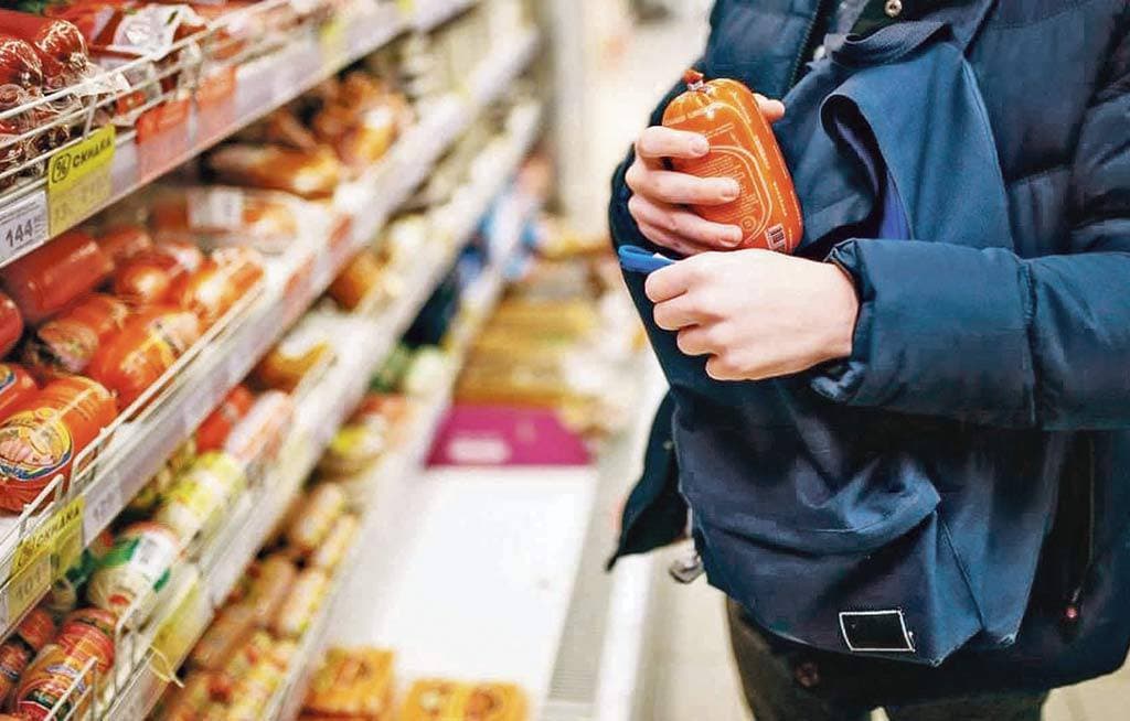 В окупованому Донецьку чоловік обікрав магазин на 20 тисяч рублів