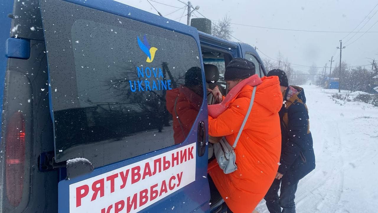 Волонтер з Кривого Рогу продовжує евакуацію мешканців Покровська