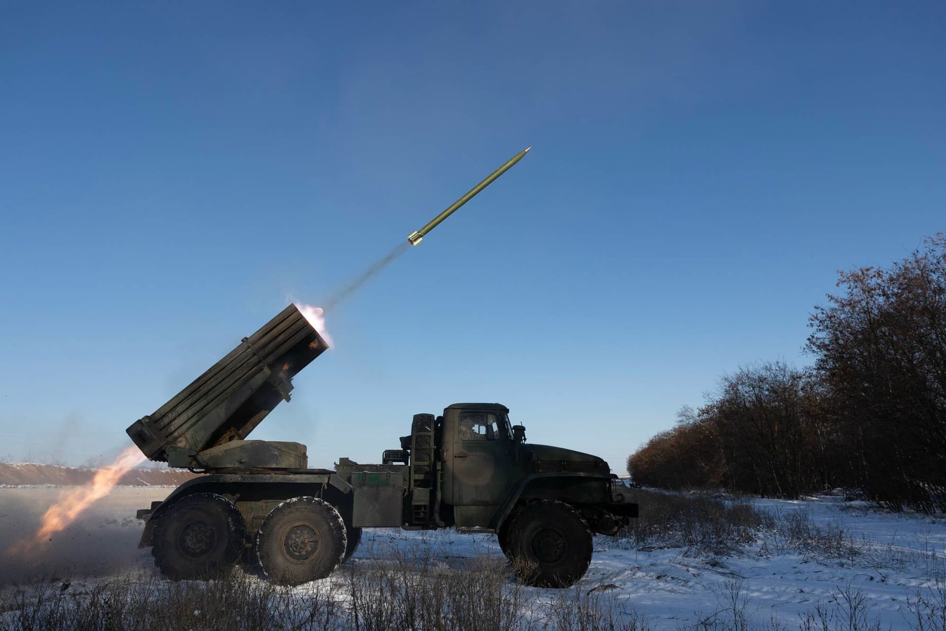 стріляє град