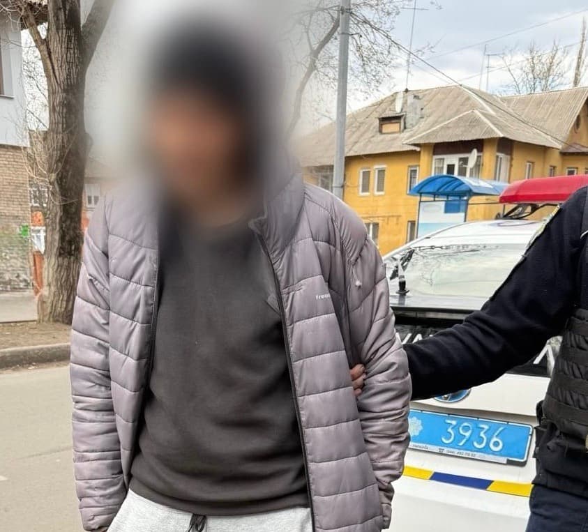 У Краматорську на узбіччі поліція виявила чоловіка у наркотичному спʼянінні