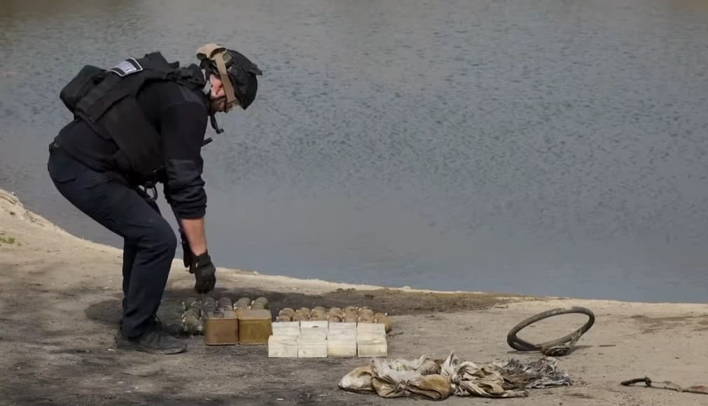 Піротехніки ДСНС очищують водойми Донеччини від смертельних небезпек
