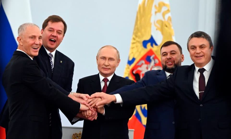 Призначений Москвою глава Херсонської області Володимир Сальдо, глава Запорізької області Євген Балицький, президент Росії Володимир Путін, ватажки ЛНР і ДНР Денис Пушилін та Леонід Пасечник