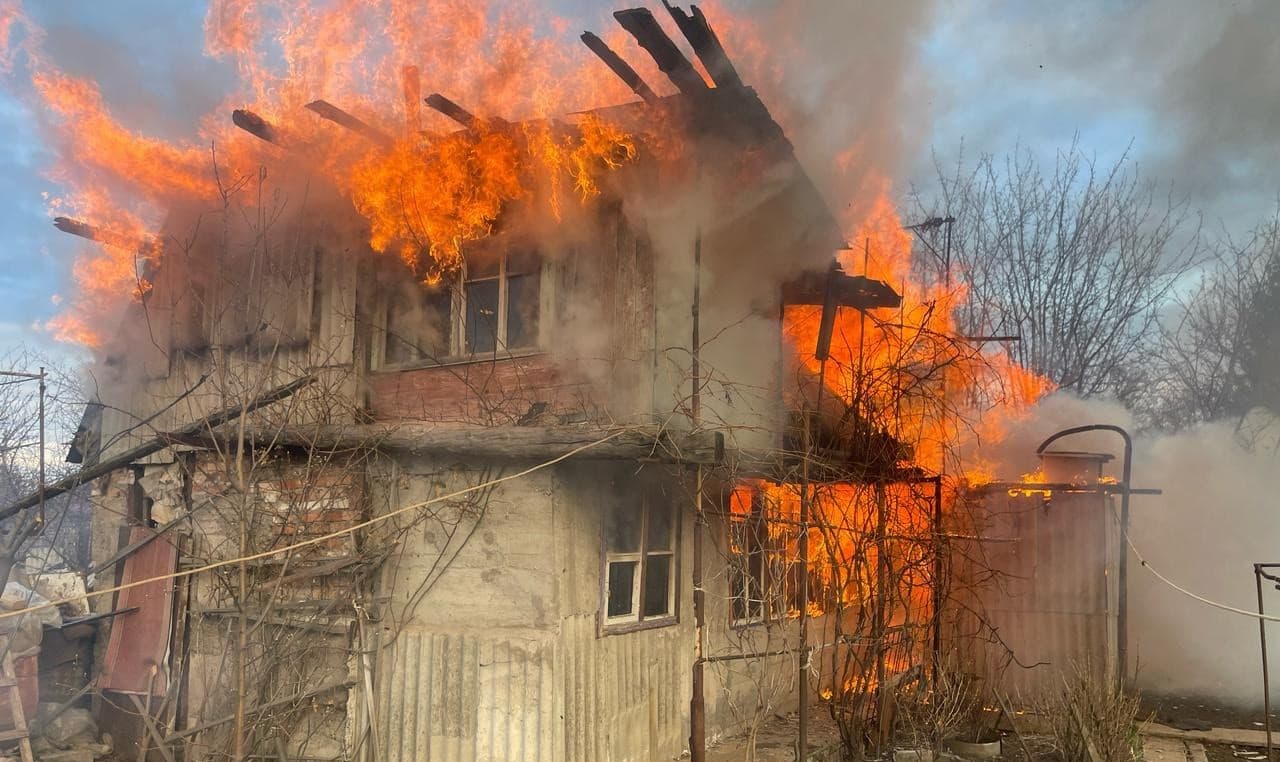 Рятувальники ліквідували дві пожежі у приватних домоволодіннях Краматорського району