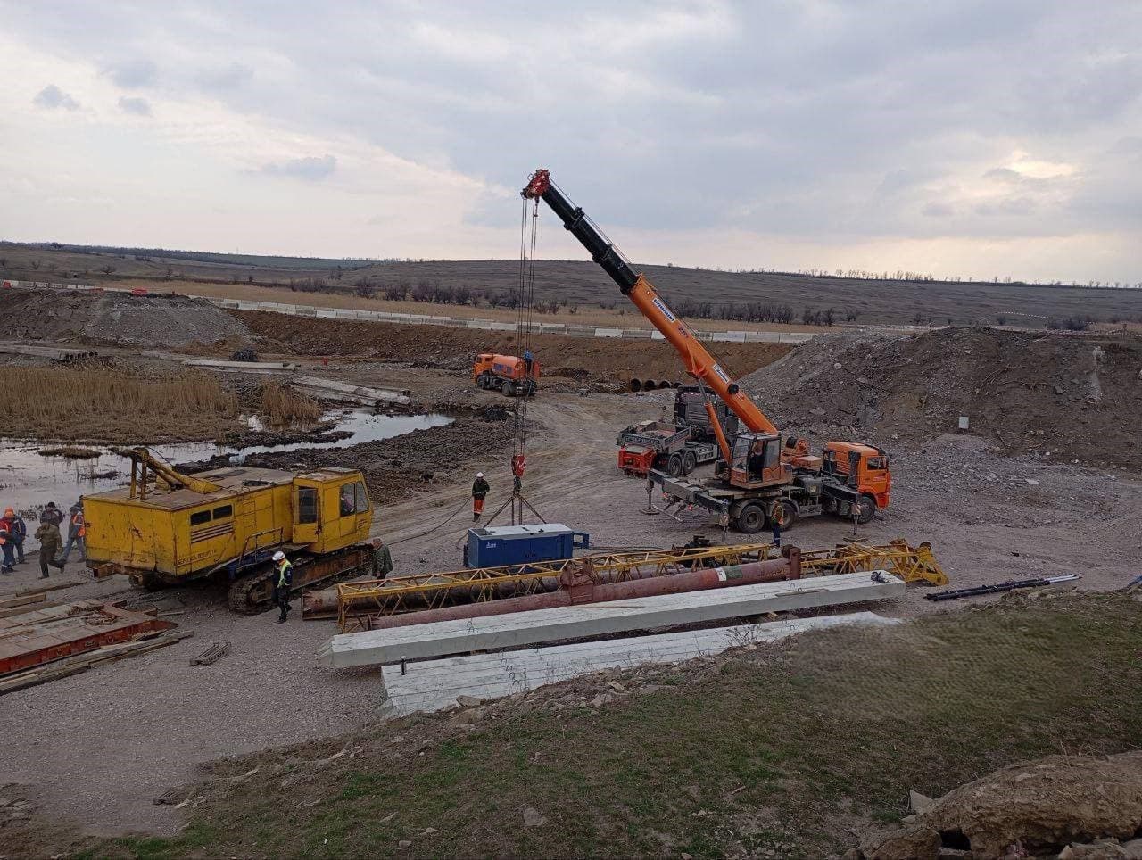 Росіяни будують транспортний вузол в окупованому Маріуполі для покращення військової логістики