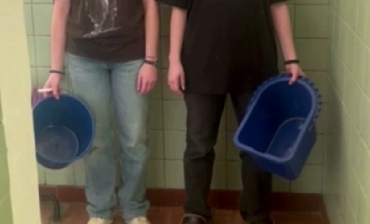 Розлючені студенти окупованої Донеччини запустили челлендж "Ну где же вода — я хочу мыться"