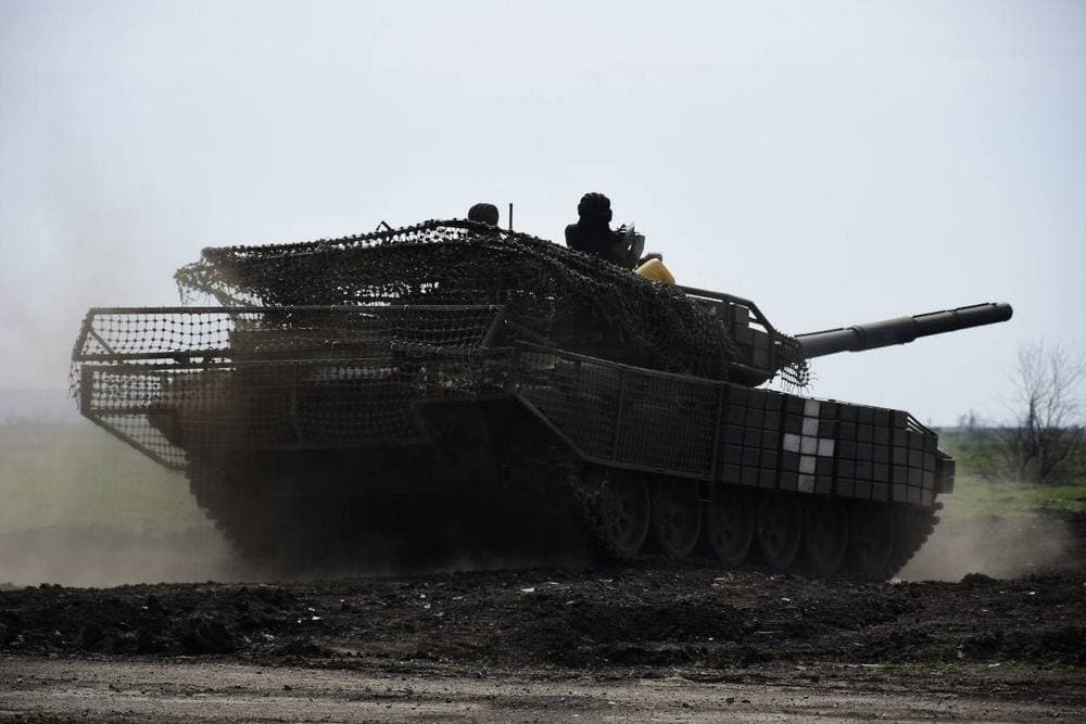 Штурмова активність ворога зберігається на східних фронтах